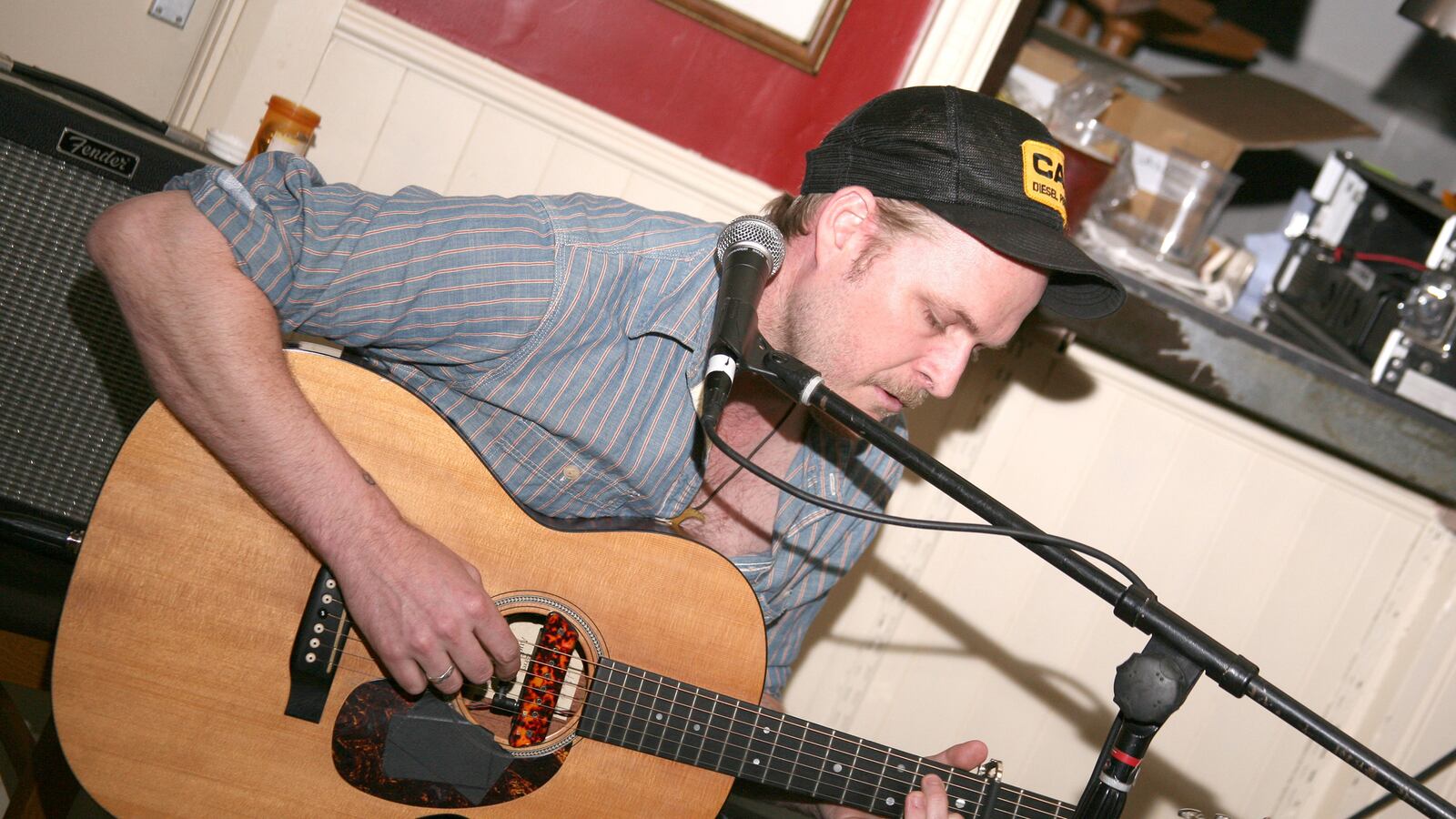 articles/2014/03/02/leaps-of-faith-finding-grace-through-the-music-of-hiss-golden-messenger/140302-grove-messenger_tease_o9mspv