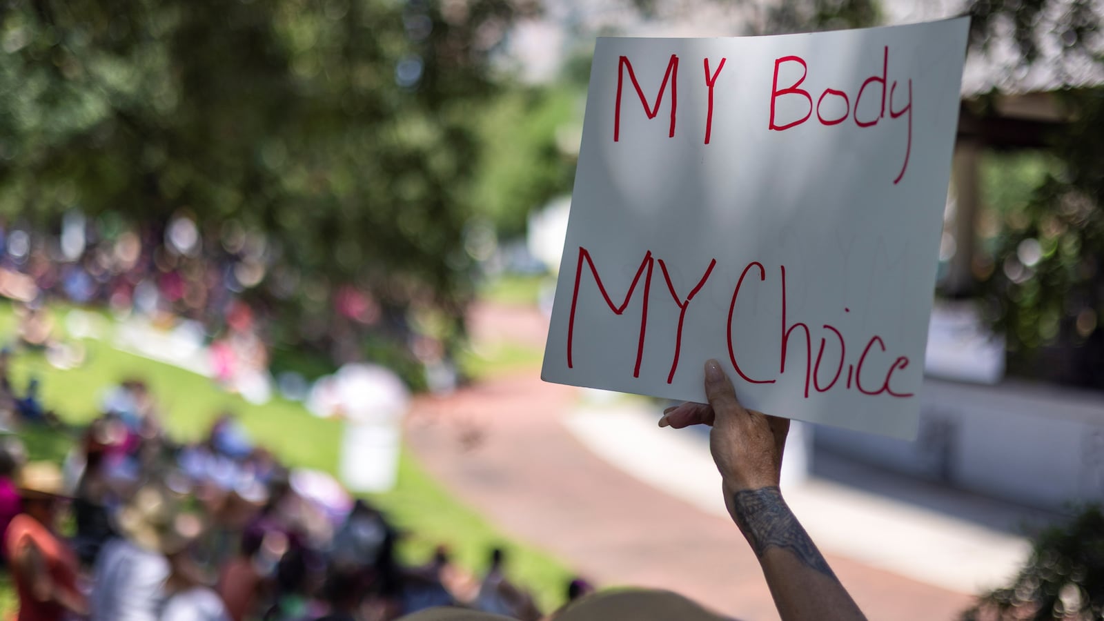 2022-05-14T214246Z_225584608_RC277U9S8GBT_RTRMADP_3_USA-ABORTION-PROTESTS_obp3d1