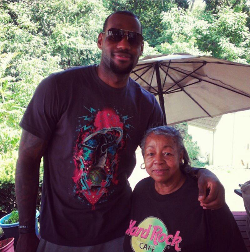 galleries/2012/07/05/lebron-james-snoop-dogg-hugh-hefner-and-other-celebs-celebrate-4th-of-july/july-fourth-celeb-instagrams-james_yqauii