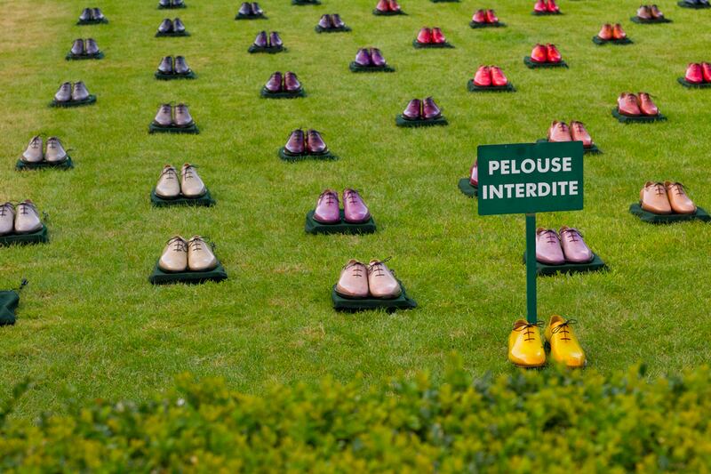 galleries/2012/07/02/men-s-fashion-week-in-paris-spring-2013-backstage-photos/paris-fashion-tachman-berluti-139_l3bzvu