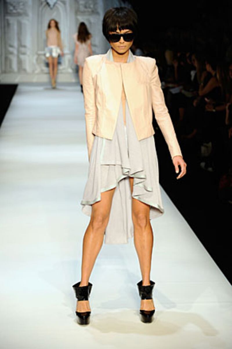 galleries/2009/04/28/australia-fashion-week/australia-fashion-week-2_uk4c1h