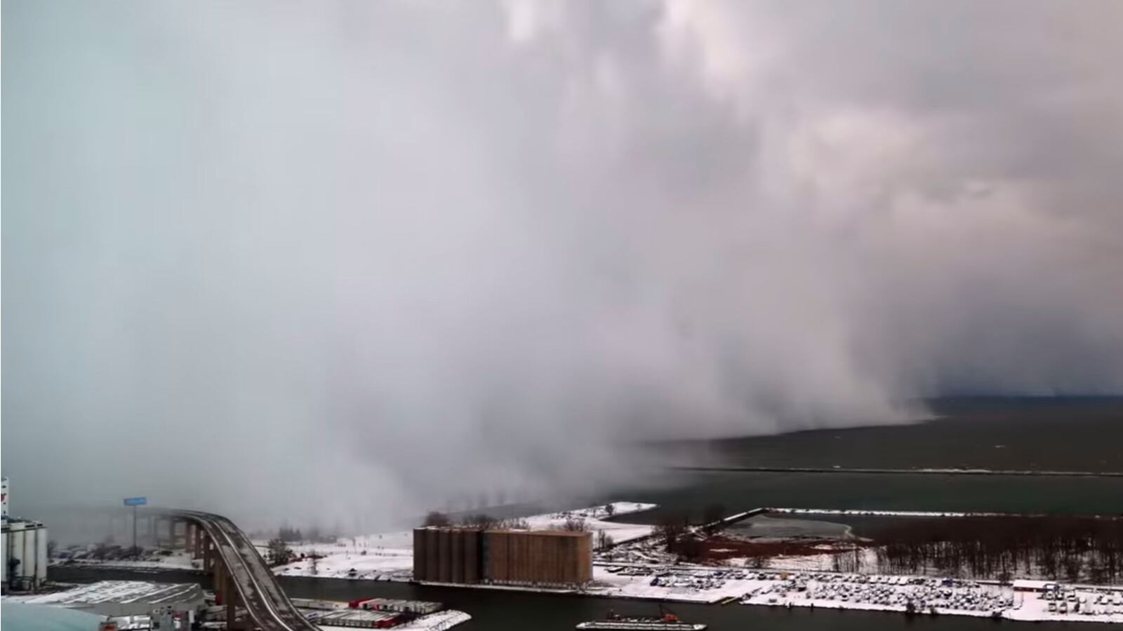 articles/2014/11/19/watch-lake-effect-snowstorm-batters-buffalo/watch-lake-effect-snowstorm-batters-buffalo-image_zeptkp