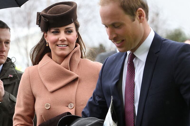 articles/2013/03/15/will-and-kate-hit-the-races/kate-chelt-switch_kut05a