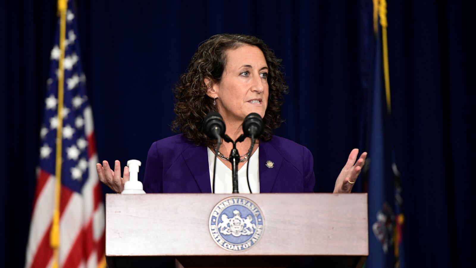 2020-11-06T004853Z_1443399657_RC2CXJ931MS5_RTRMADP_3_USA-ELECTION-PENNSYLVANIA-BOOCKVAR_jf4m0y