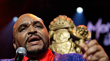 cheats/2010/10/10/soul-singer-solomon-burke-dies-at-70/solomon-burke_lpo3po