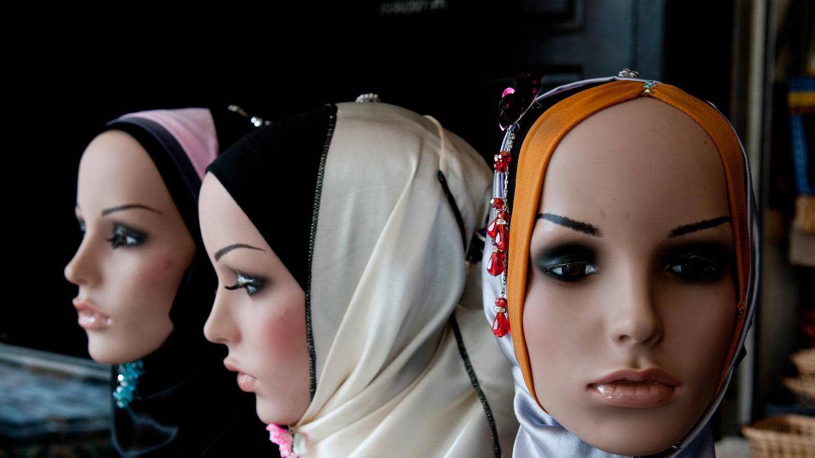 articles/2014/01/28/the-model-diaries-not-all-perfect-beauties-have-big-heads/140127-model-istanbul-tease_yjjbu5