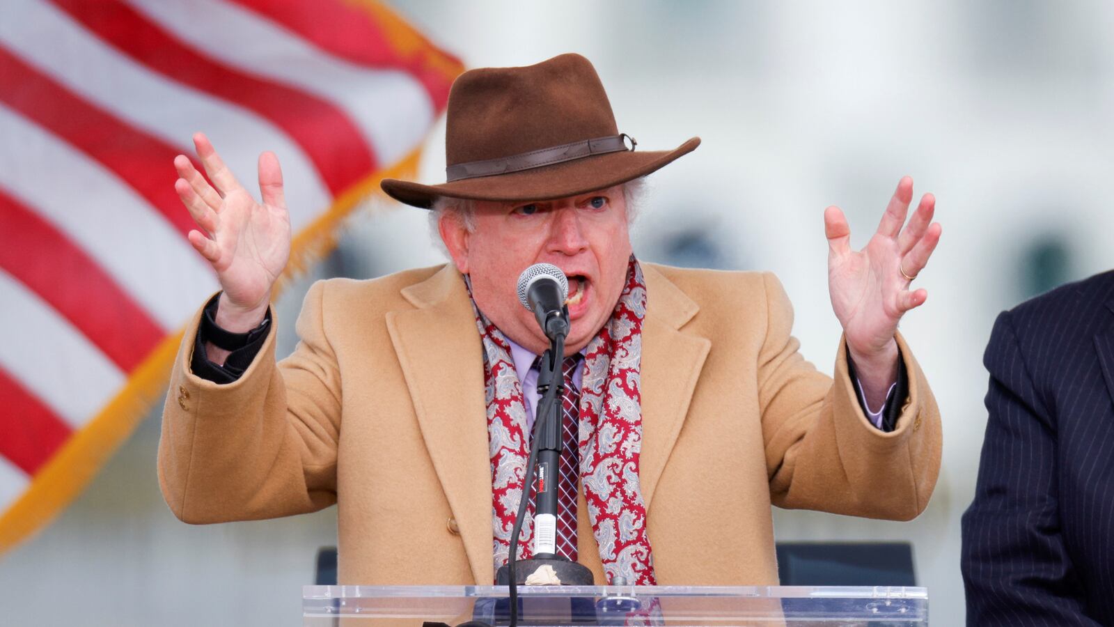 2021-01-14T023942Z_1961608541_RC2E7L9UC8D7_RTRMADP_3_USA-TRUMP-LAWYERS_umg7oc