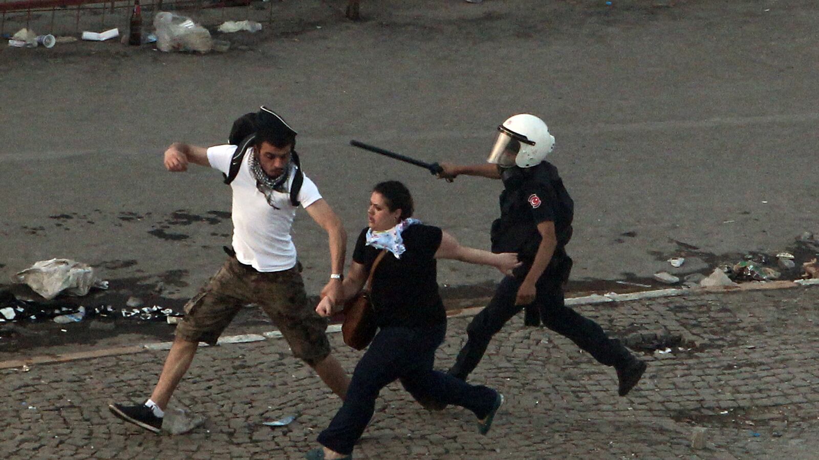 cheats/2013/06/12/taksim-square-calm-after-night-of-violent-clashes/130612-Turkey-Protests-cheat_dvqfgw