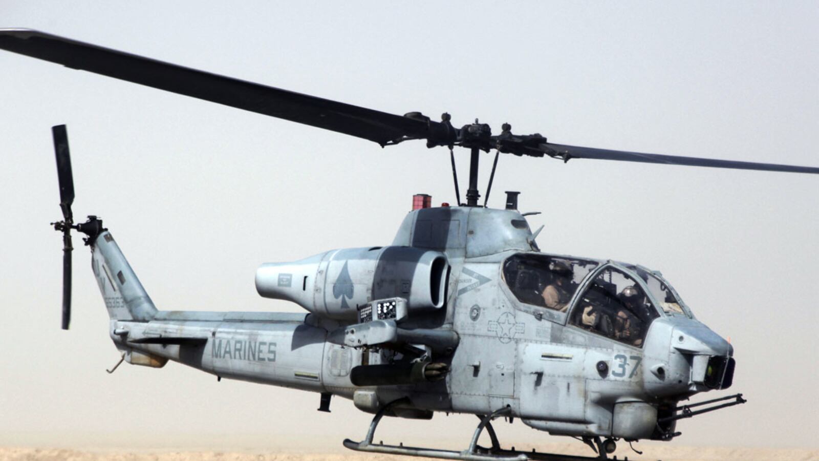 cheats/2012/02/23/7-marines-dead-in-helicopter-crash/military-helicopter-collision-ah-1w-cobra-cheat_rodape