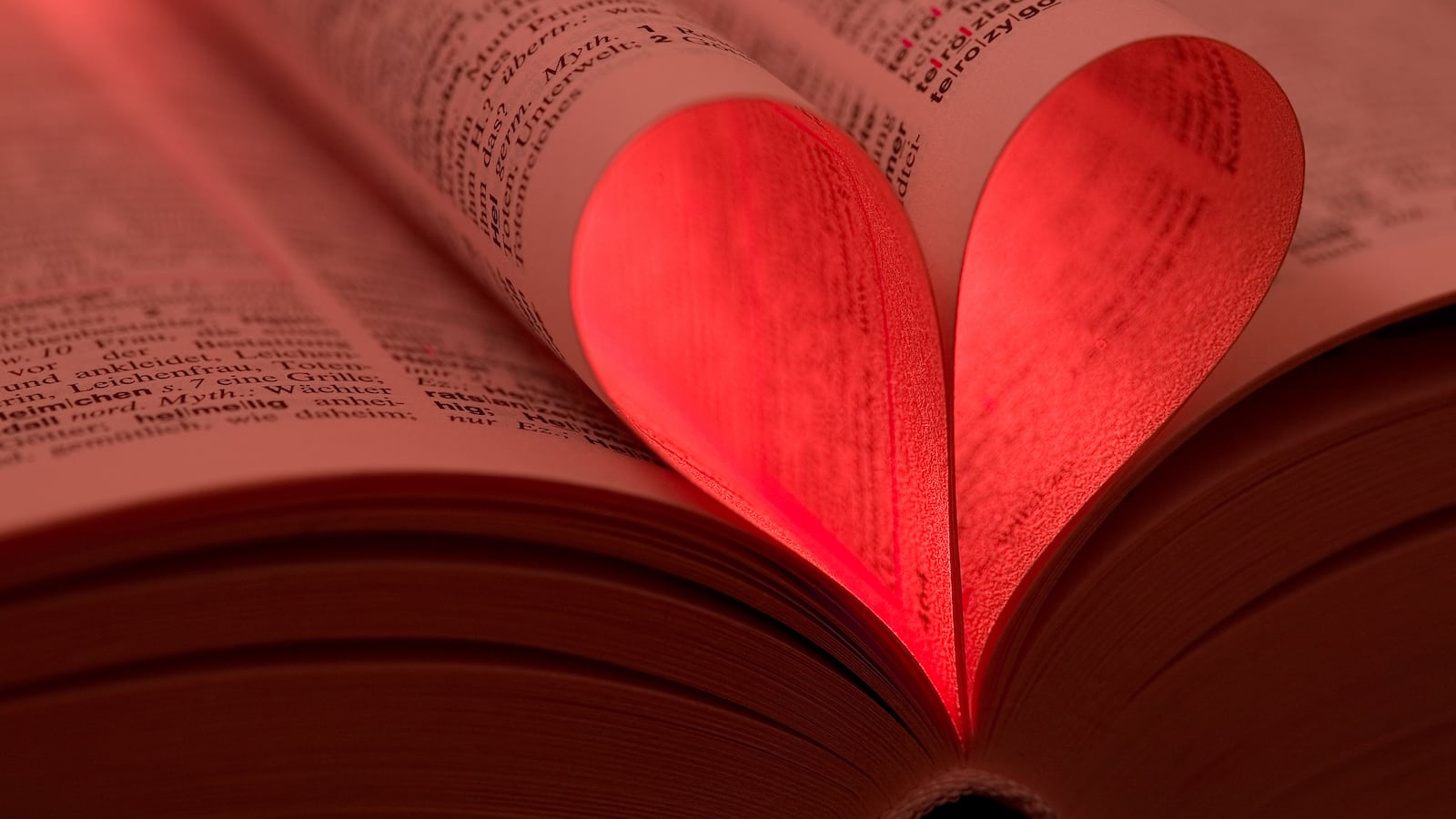 190708-romance-novels-teens-brain-tease_hho9yt