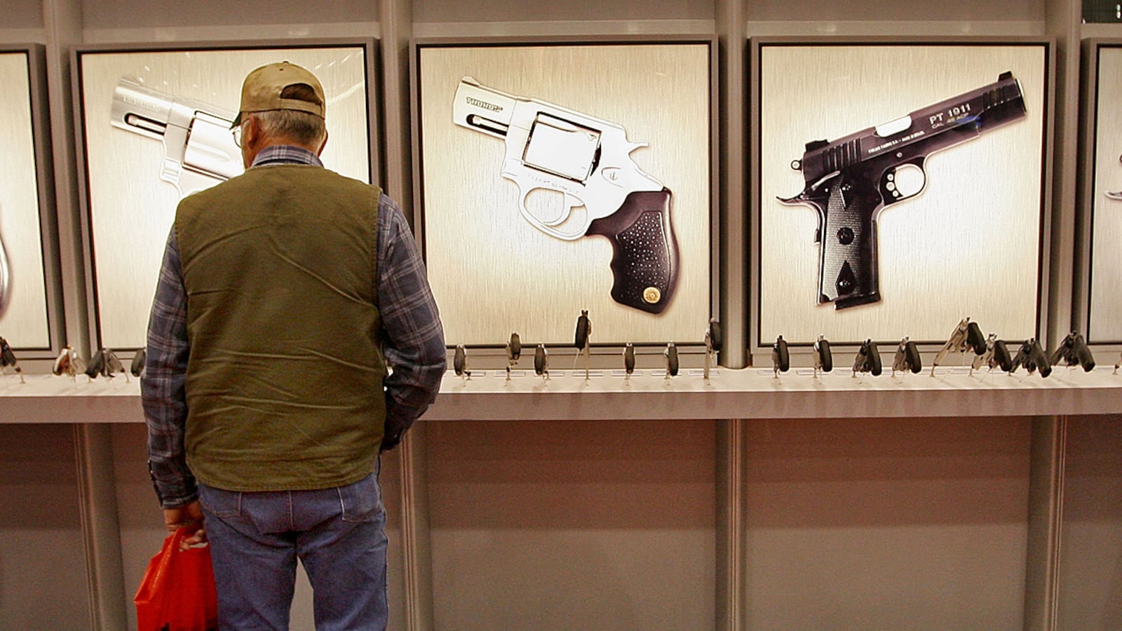 articles/2011/07/11/obama-s-new-gun-control-regulations-exclusive/obama-guns-kurtz_xw4mul