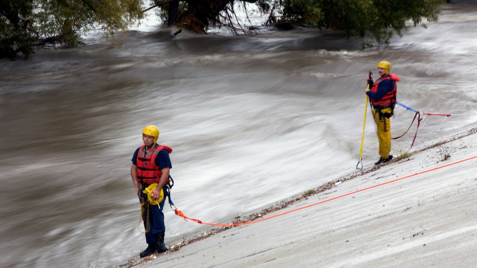 cheats/2014/12/13/tornado-touches-down-in-los-angeles0/141213-la-tornado-cheat_zug08f