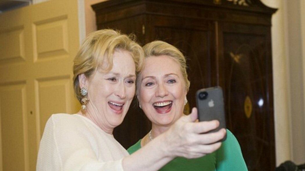cheats/2012/12/02/streep-clinton-take-selfies/hillary-meryl-cheat_hzmt7p