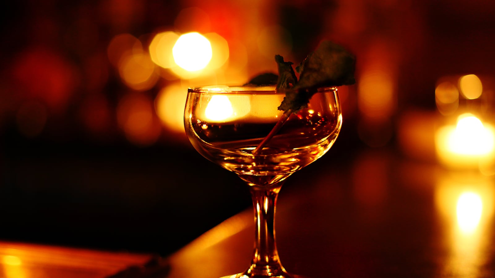 galleries/2013/09/29/the-best-bourbon-drinks-for-fall-photos/130927-burbon-month-tease_k6zmoe