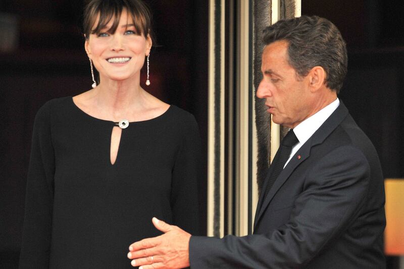 articles/2011/10/21/sarkozy-missed-daughter-s-birth-what-people-think/sarkozy-bruni-hospital-bennett-tease_lquida