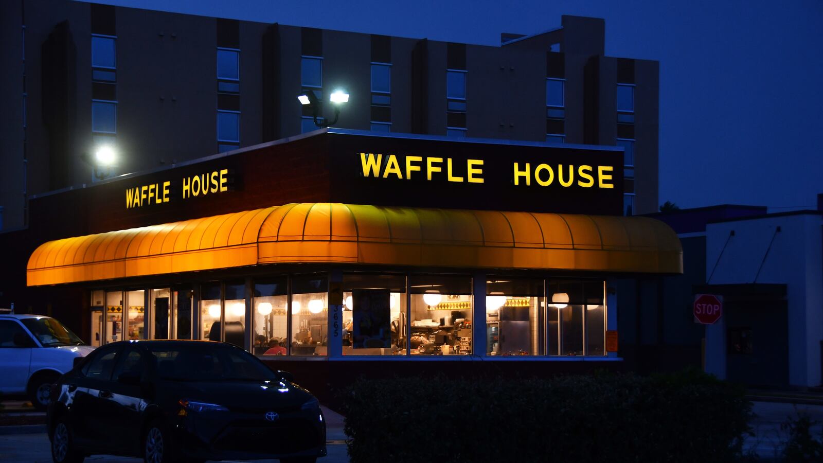 2019-09-02T113409Z_943159257_MT1USATODAY13298474_RTRMADP_3_A-FEW-PEOPLE-WERE-OUT-BEFORE-DAWN-CHECKING-OUT-WAVES-AND_qp4uyt