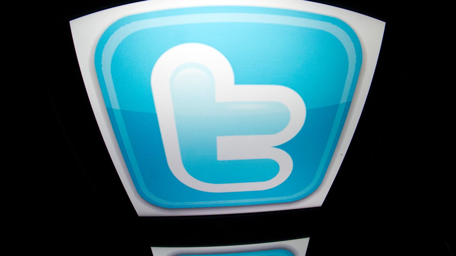 articles/2012/12/18/who-s-really-behind-the-mysterious-adam-lanza-parody-twitter-account/lake-anonymous-sandy-hook-twitter_khsx5t