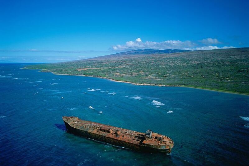 galleries/2013/10/25/top-25-islands-in-the-world-photos/top-islands-lanai-shipwreck-beach_aoe0hj