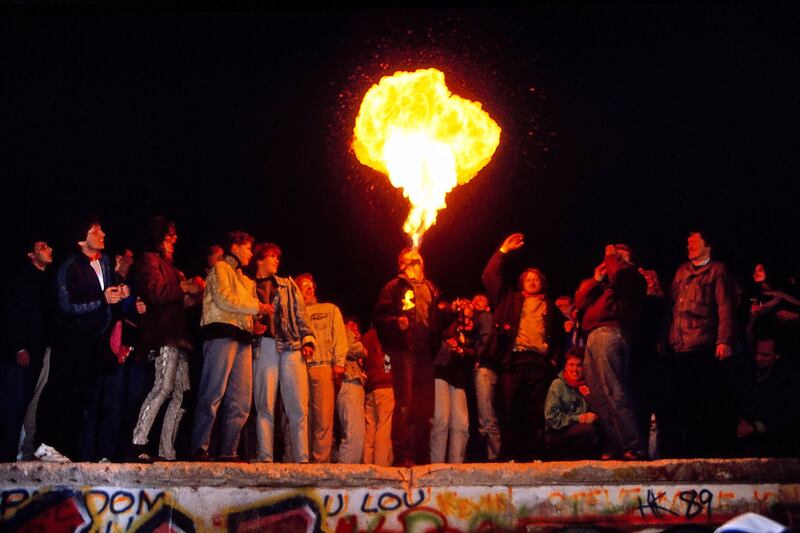 galleries/2014/11/07/a-wall-falls-and-a-cold-war-ends-photos/141107-berlin-wall6a_xmyb9q