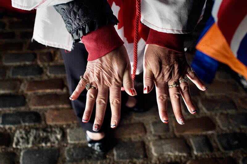 galleries/2011/04/28/royal-wedding-fans-camping-at-westminster-abbey/verzone-wedding---3_x5d2bf