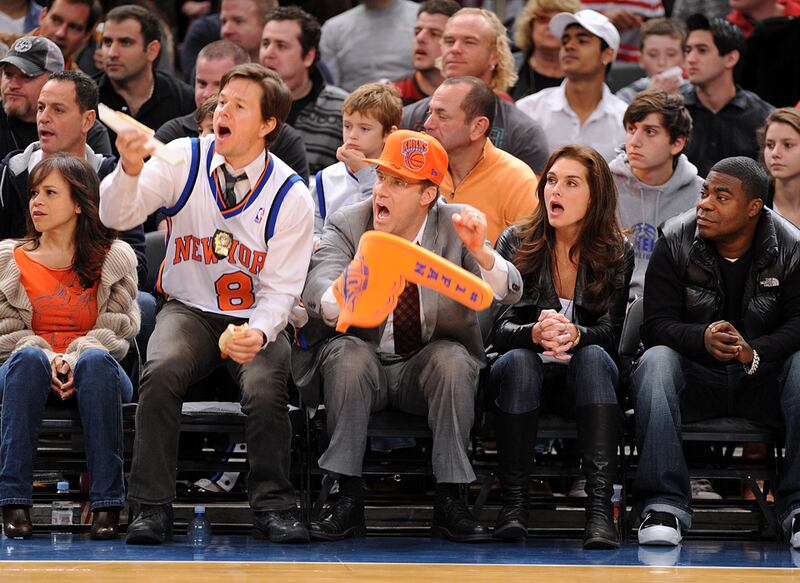 galleries/2011/01/06/unlikely-courtside-matches/unlikely-courtside-matches---perez-wahlberg-shields-ferrell-morgan_laswvd