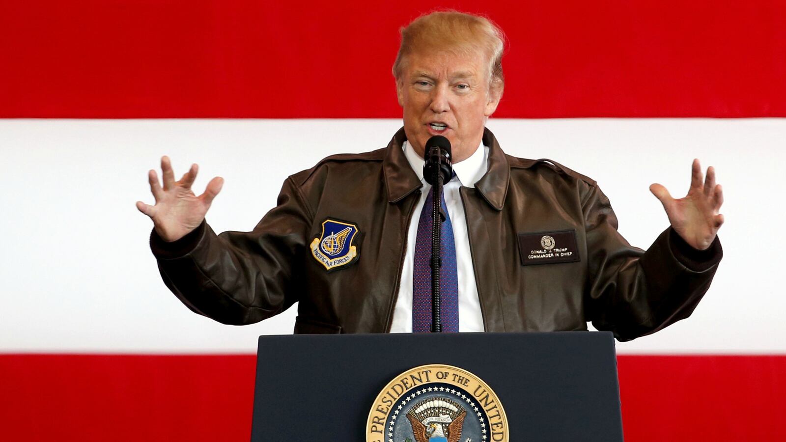 171105-trump-poll-cheat_diijur