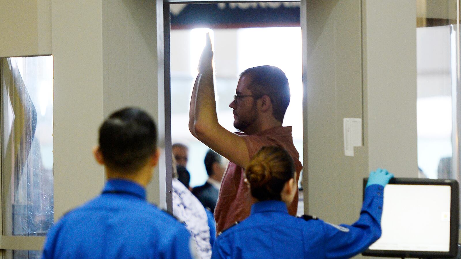 cheats/2015/07/28/tsa-to-retrain-thousands-of-screeners/150728-tsa-cheat_utbupr