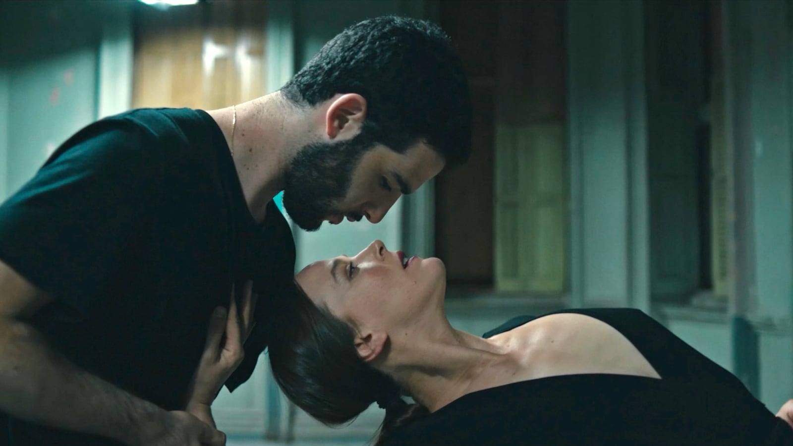 END_DANCE_OR_BOBBI_CLOSE_UP_vkqqsx