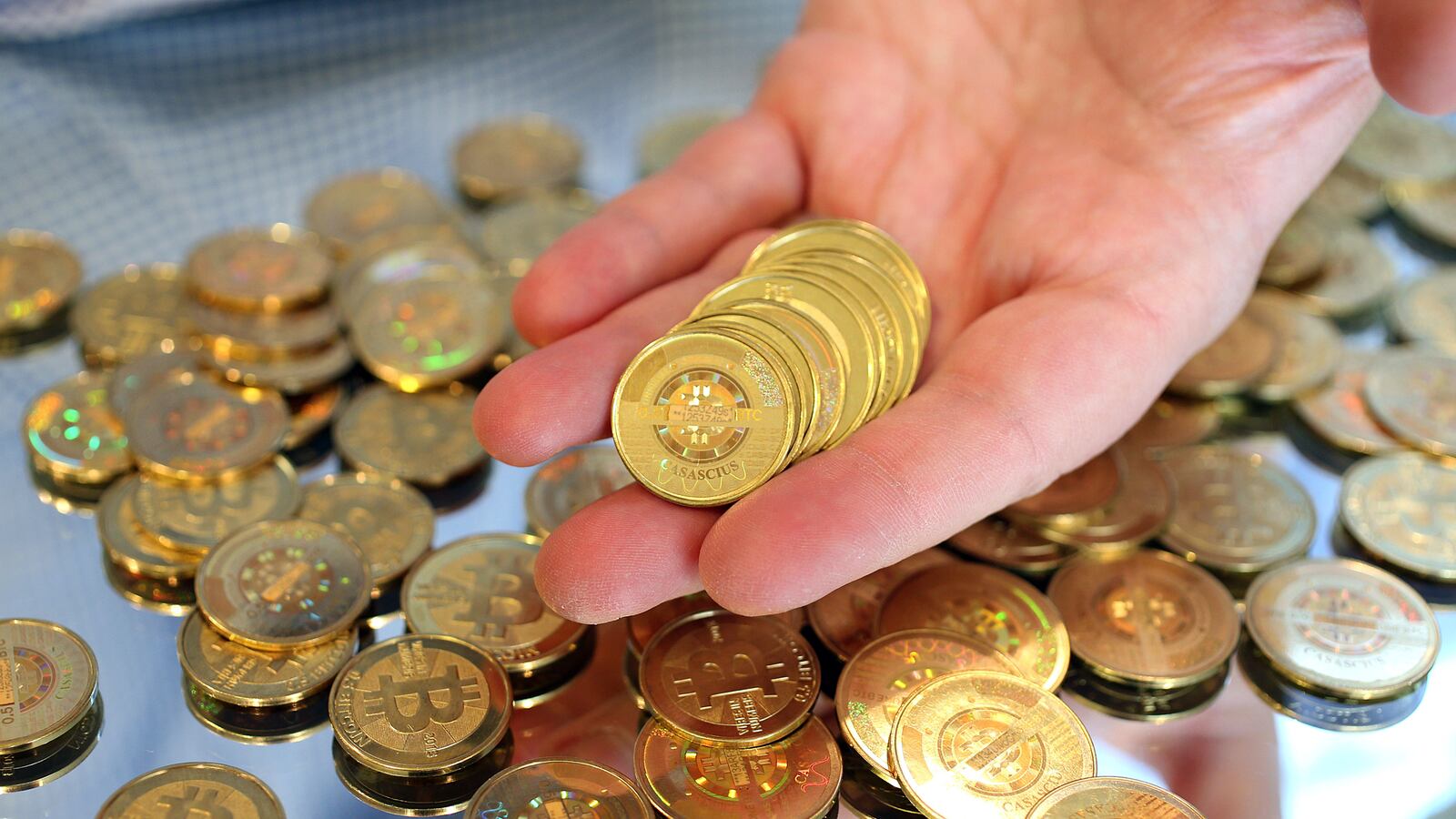 cheats/2013/09/09/bitcoin-atm-to-launch/130617-making-bitcoins-ross-tease_sauwkx