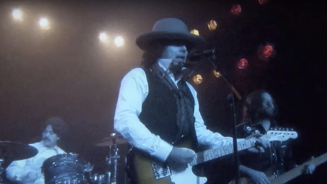 articles/2016/01/14/jimmy-fallon-as-bob-dylan-nails-drake-s-hotline-bling/160113-wilstein-fallon-dylan-tease_efucpb