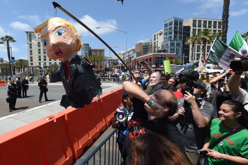 galleries/2016/07/06/donald-trump-pinatas-are-yuge/160706-trump-pinatas-07_trmzge