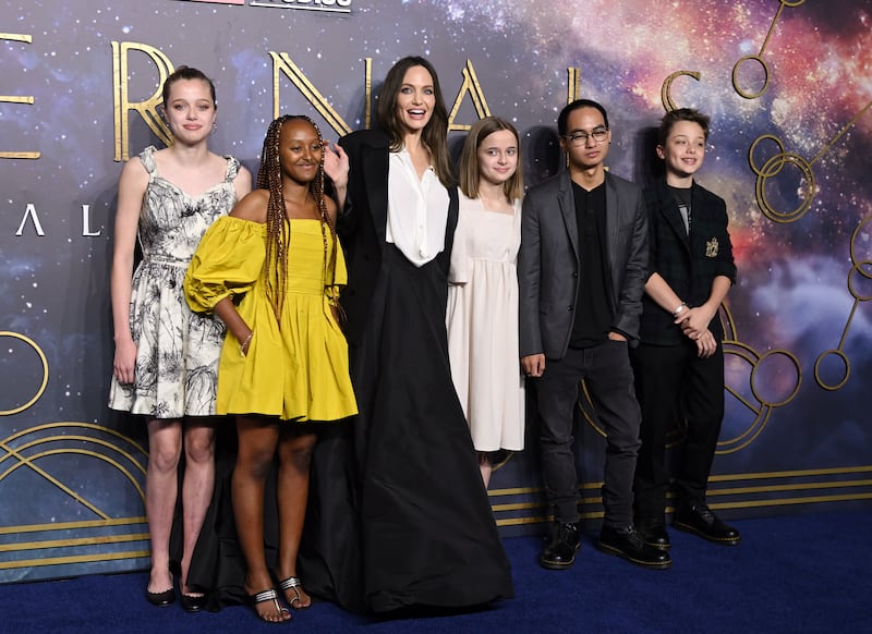 Shiloh Jolie-Pitt, Zahara Jolie-Pitt, Angelina Jolie, Vivienne Jolie-Pitt, Maddox Jolie-Pitt and Knox Jolie-Pitt