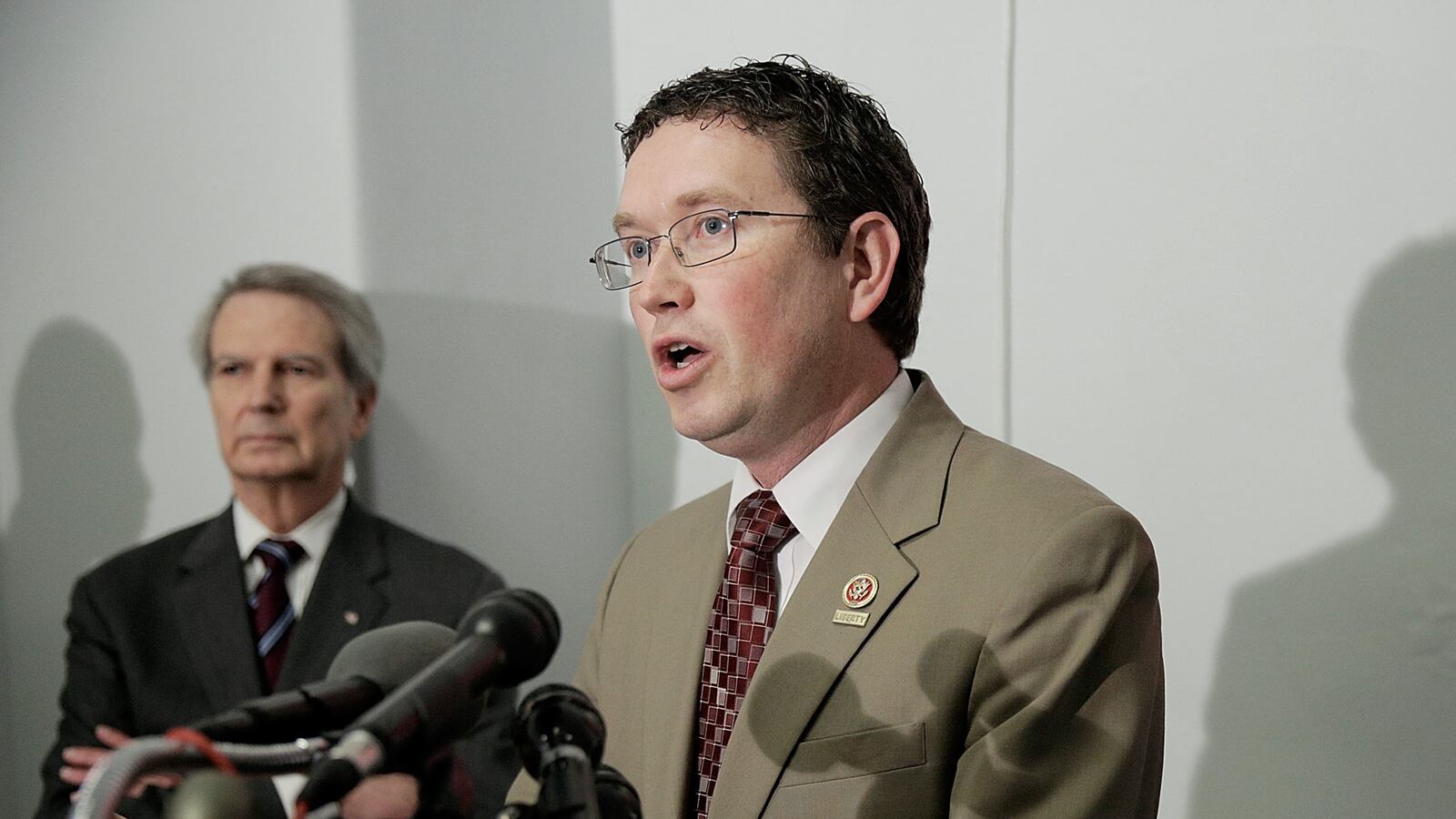 cheats/2014/07/16/house-votes-to-block-d-c-gun-control/140717-dc-guns-cheat_mqcefg