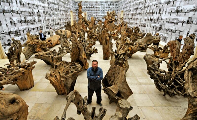 galleries/2011/06/22/chinese-artist-ai-weiwei-freed/ai-weiwei-released-prison-3_xajlsv