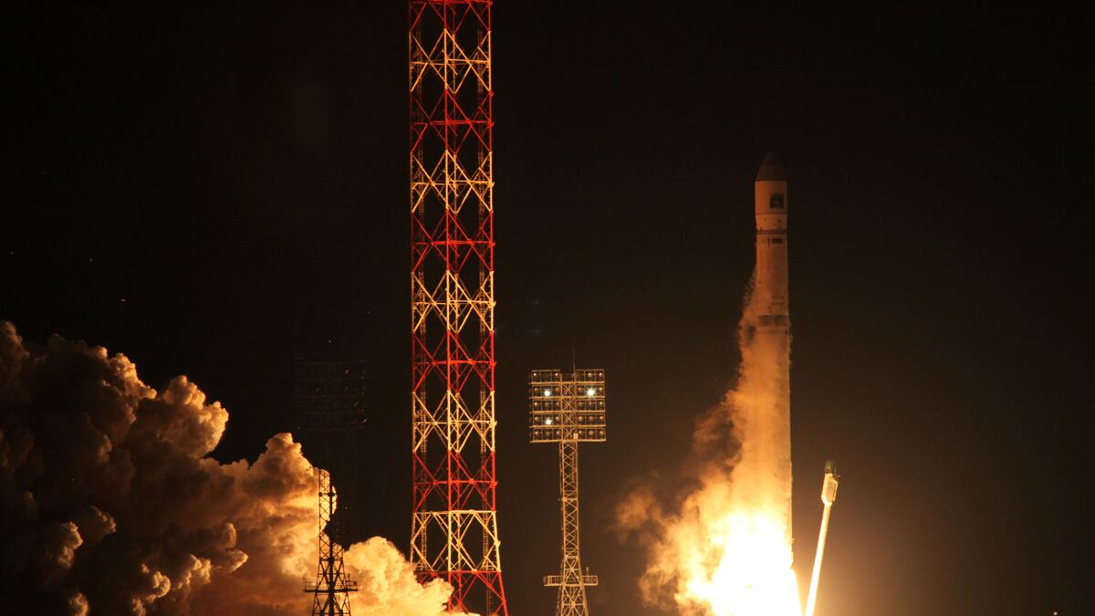 cheats/2012/01/16/russian-mars-probe-crashes-to-earth/russia-spacecraft-falling-to-earth-cs_dki0qu