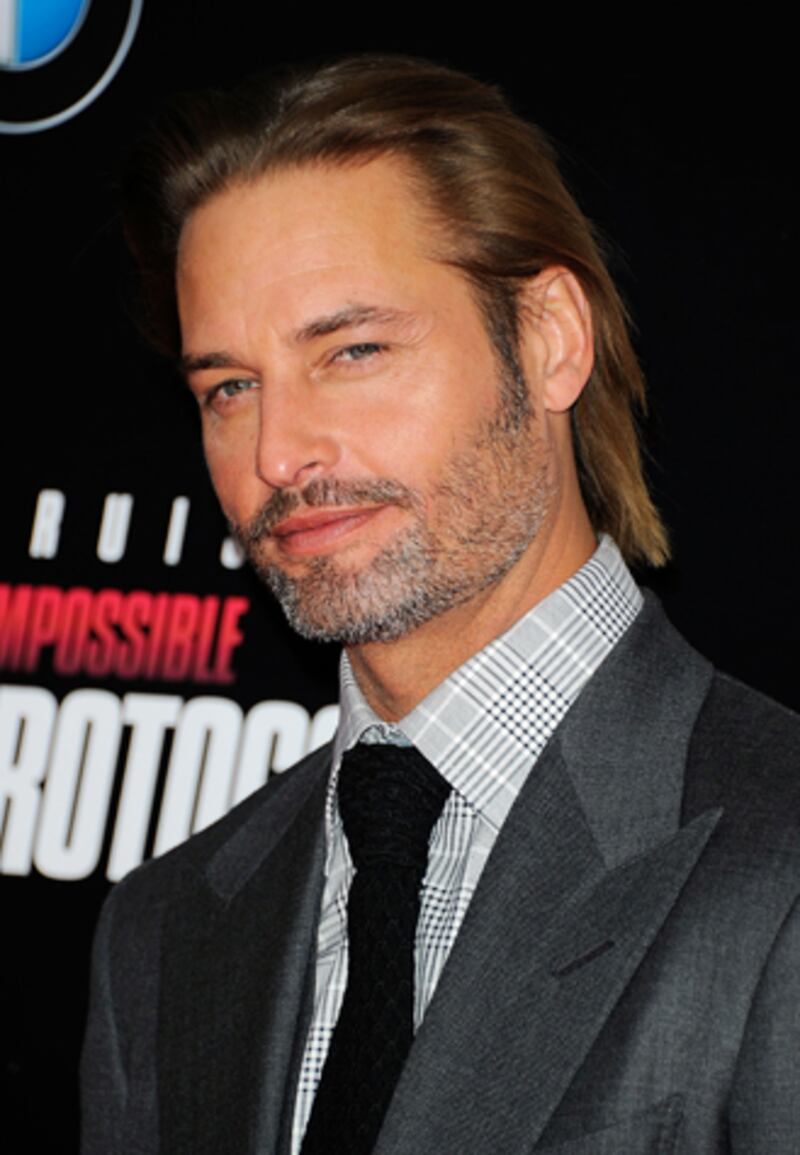 galleries/2012/05/09/matthew-fox-josh-holloway-more-lost-stars-driving-curse-photos/lost-driving-josh-holloway_somlpu