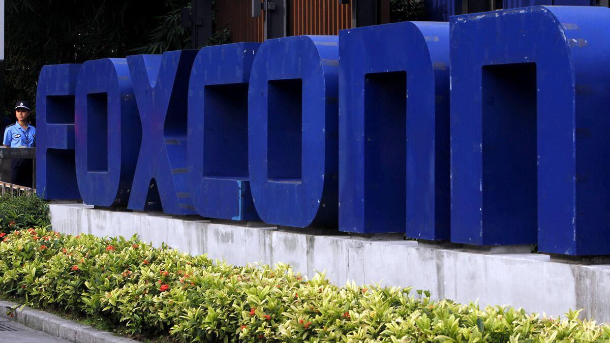 cheats/2012/02/18/foxconn-to-raise-workers-pay/foxconn-raises-cheat_hypj5j