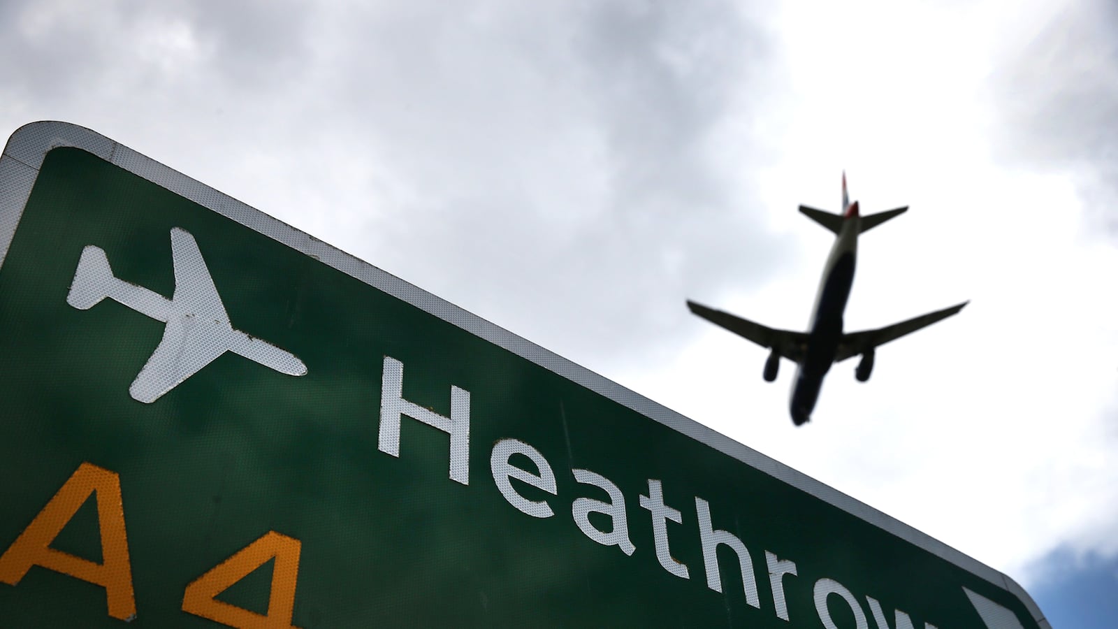 cheats/2014/12/12/glitch-closes-london-airspace/141212-uk-control-cheat_yyt1tt