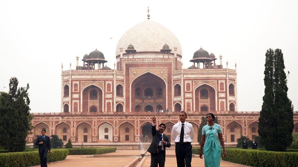 galleries/2010/11/08/michelle-vs-jackie/michelle-in-india---1_cwguym