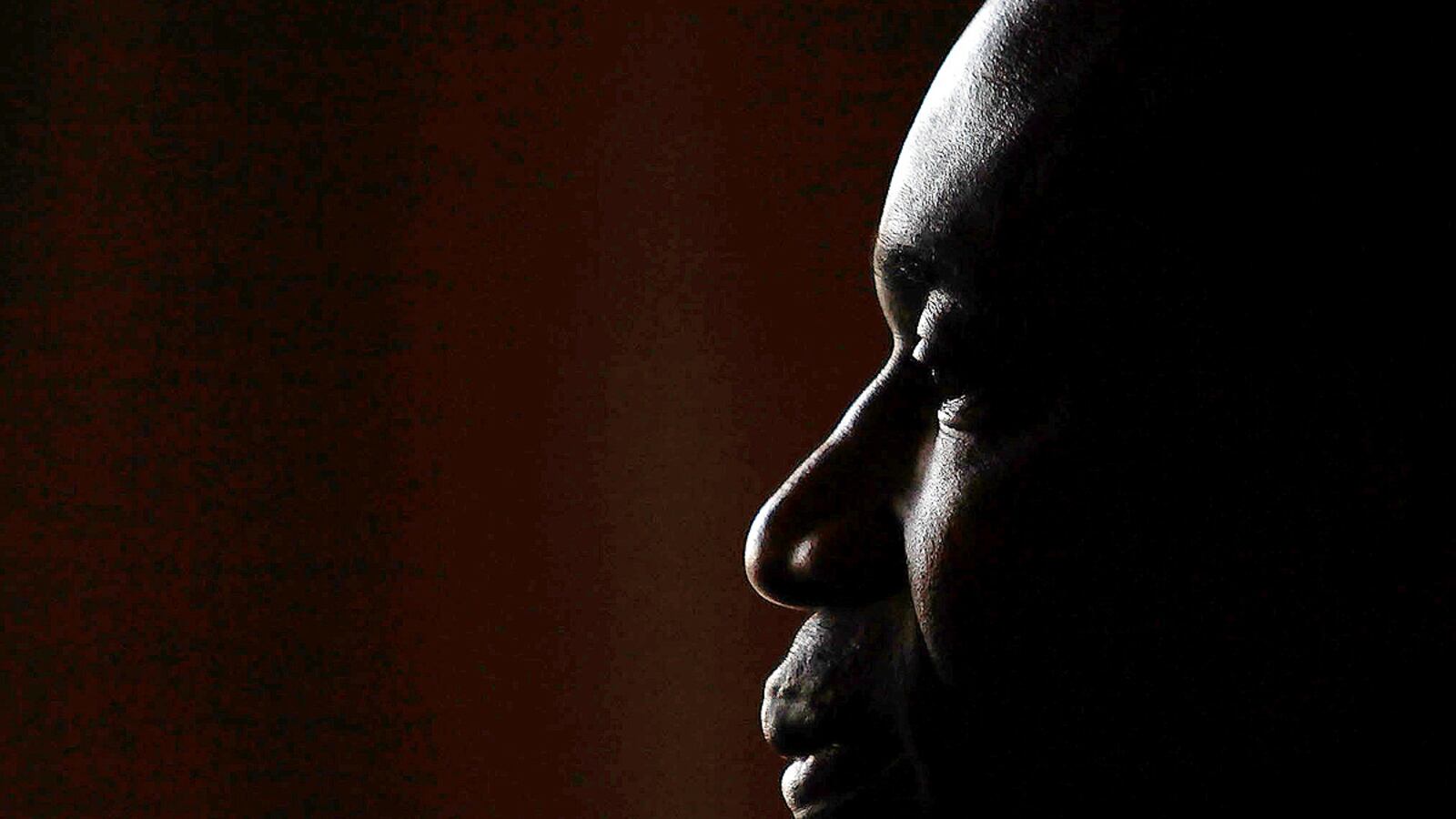 articles/2012/01/18/basketball-great-dikembe-mutombo-s-crazy-congo-gold-scandal/mutombo-scandal-cheat_s6avna