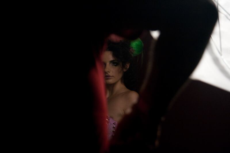 galleries/2009/09/18/fashion-week-behind-the-scenes/jordana-16_hjlczg