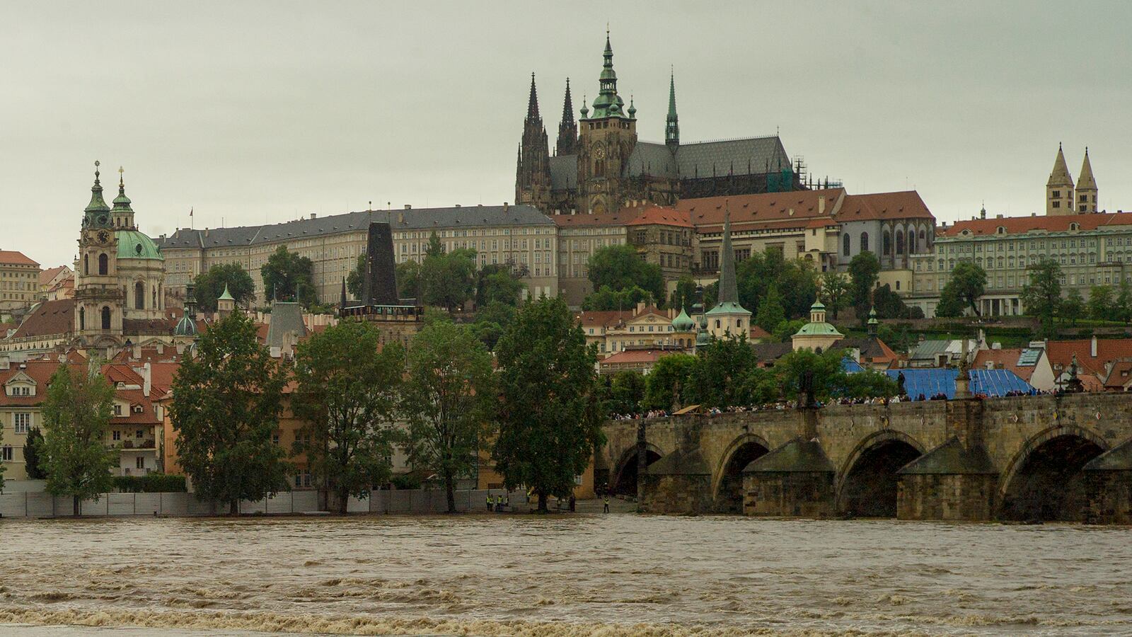 cheats/2013/06/04/floods-sweep-through-prague/130604-prague-flooding-cheat_p7ky41