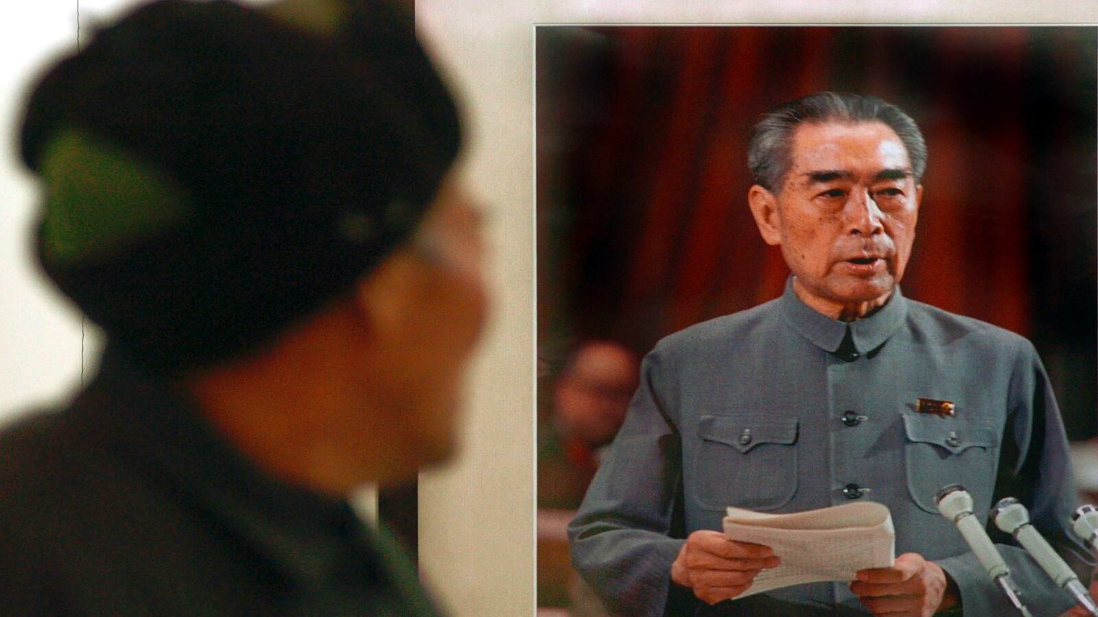 cheats/2015/12/29/mao-s-right-hand-man-might-ve-been-gay/151229-cheat-zhou_igjghh