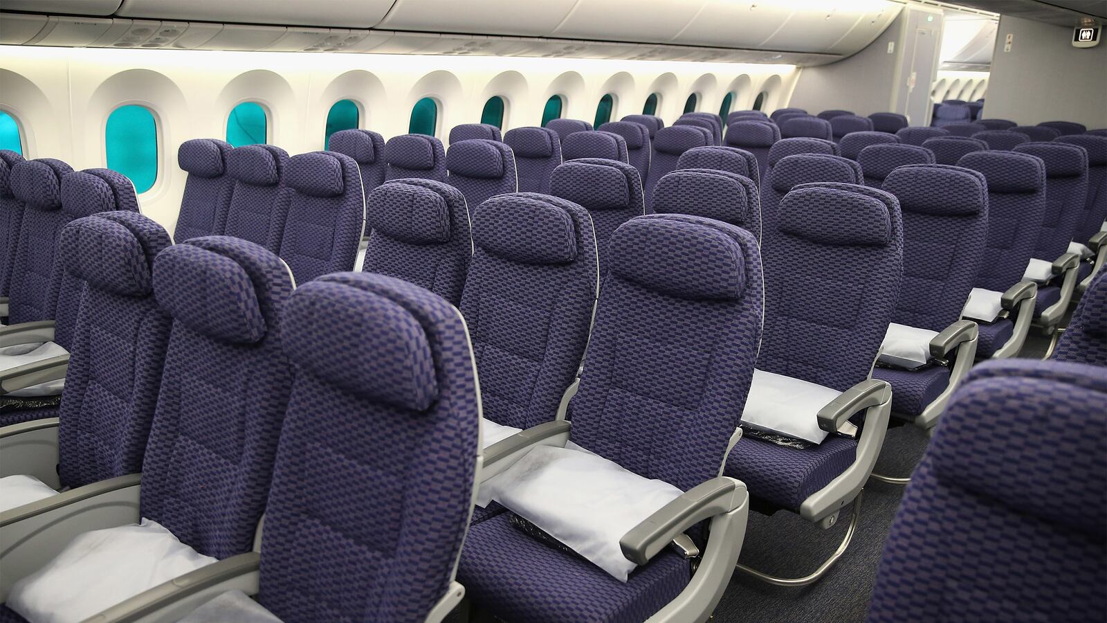 cheats/2014/10/09/nyc-plane-cleaners-strike-over-ebola/141009-laguardia-cabin-cleaners-safety-cheat_nq1qwb