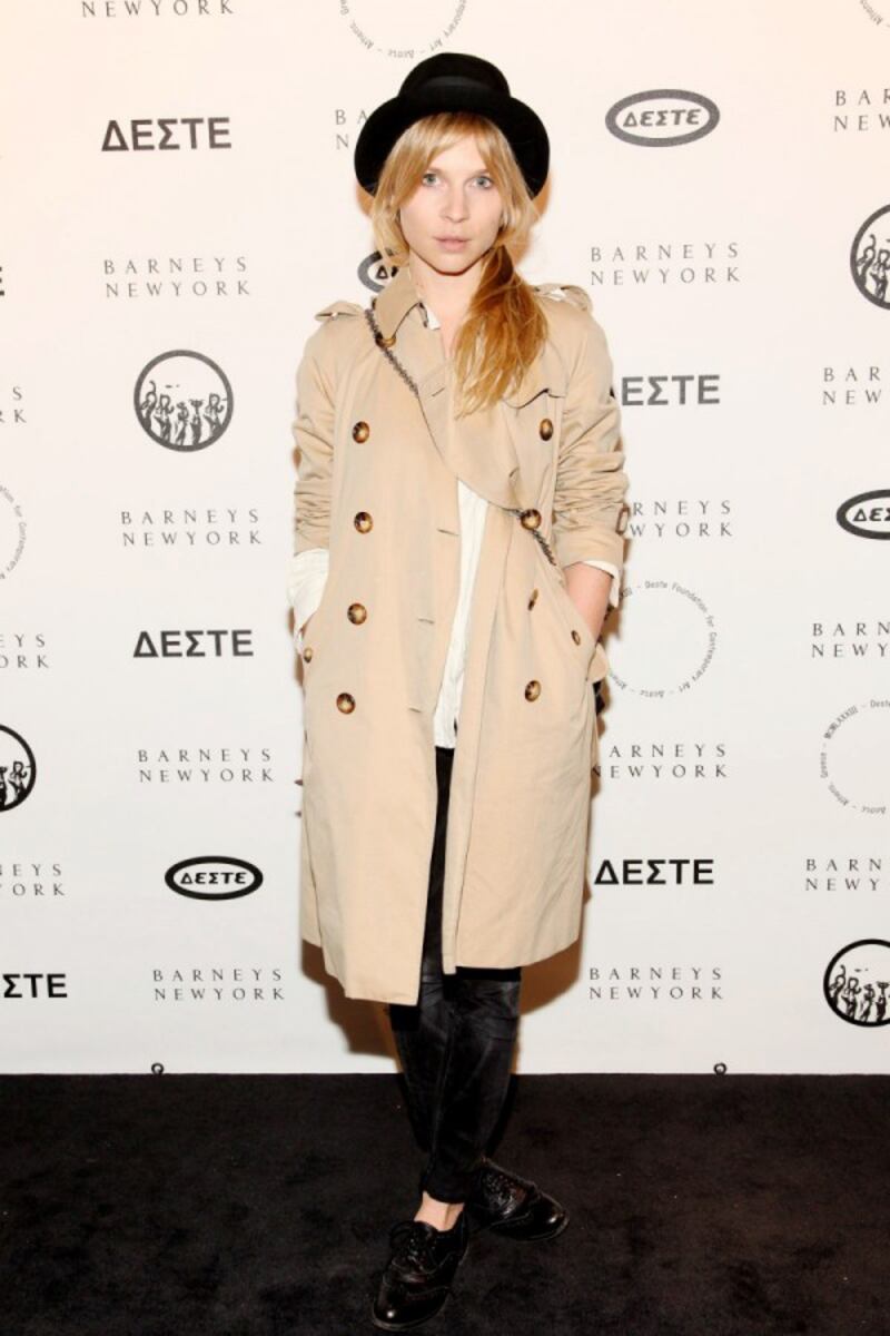 galleries/2014/04/14/in-the-trenches-100-years-of-the-burberry-coat/burberry-trench-poesy_sbgted