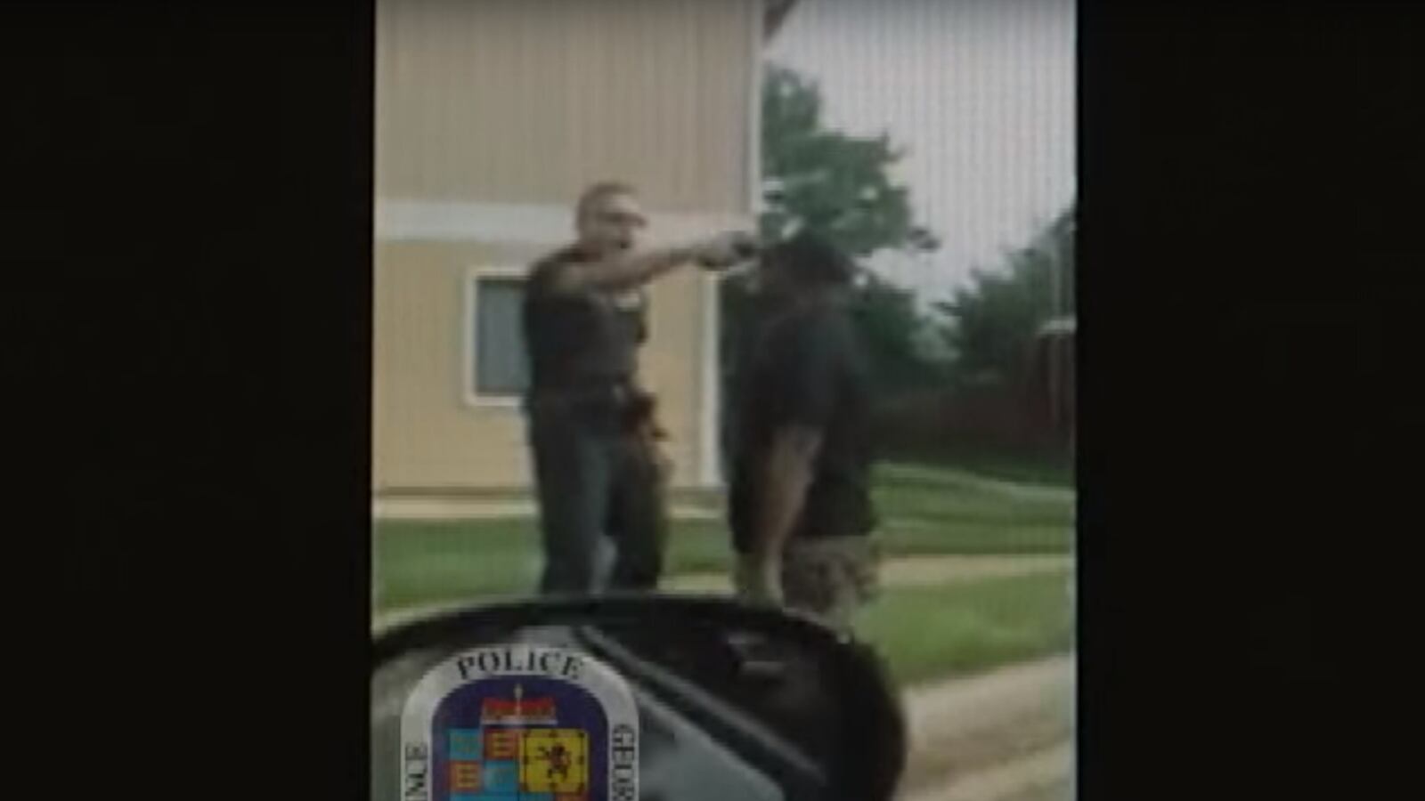 cheats/2015/12/02/video-cop-threatened-black-man-at-gunpoint/151202-PGPD-gunpoint-cheat_drmcvg