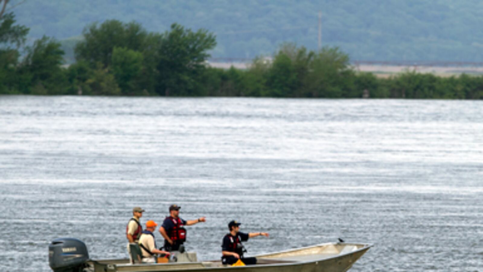 cheats/2011/06/04/thousands-flee-rising-missouri-river/missouri-river-flooding_xjd86u