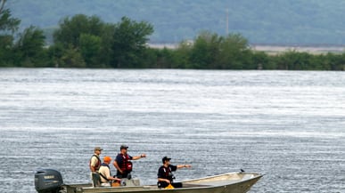 cheats/2011/06/04/thousands-flee-rising-missouri-river/missouri-river-flooding_xjd86u