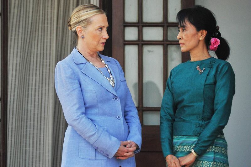 articles/2012/07/22/for-clinton-and-suu-kyi-the-honeymoon-may-be-over/clinton-suu-kyi-honeymoon-over-popham_jiiv0s