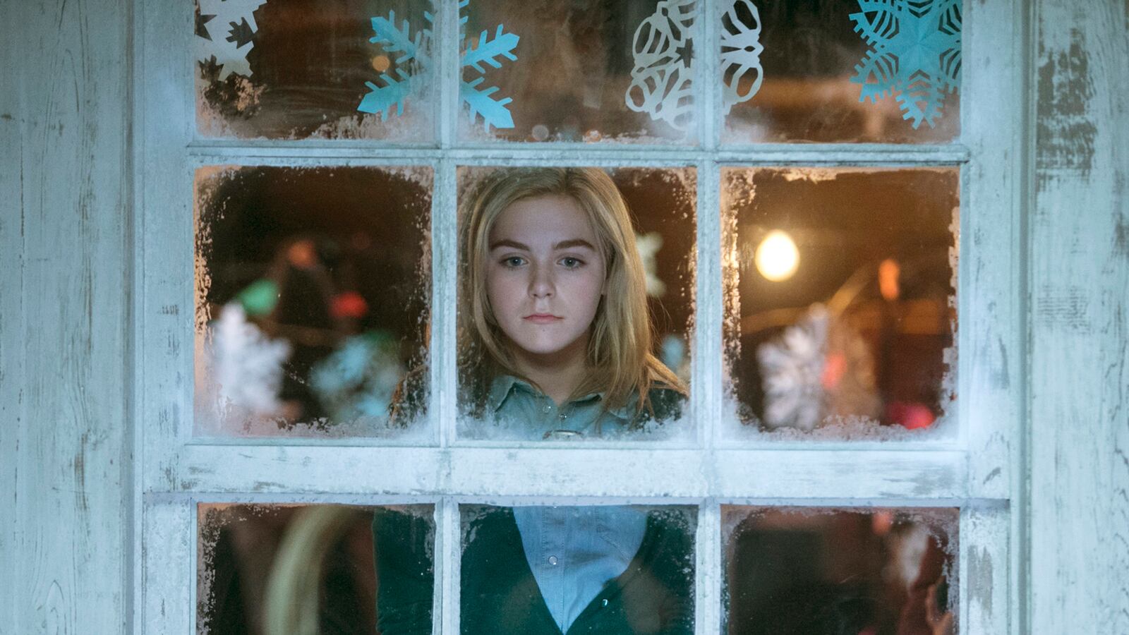 articles/2014/01/16/lifetime-s-flowers-in-the-attic-review-the-incest-is-there-the-strange-magic-is-not/140115-romano-flowers-tease_ovkp8c